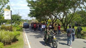 Ratusan  Massa Datangi  DPRD Sambas, Menolak UU Cipta Kerja Omnibus Law