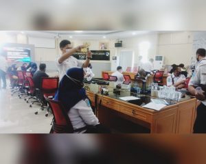 Pegawai Lingkungan Pelabuhan Dwikora Pontianak Lakukan Vaksinasi Covid-19