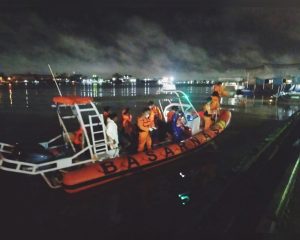 Tim SAR Berhasil Evakuasi 8 ABK di Perairan Muara Jungkat
