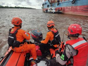 3 ABK Menjadi Korban Dalam Insiden Kapal Tongkang Terbakar