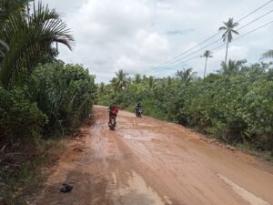 Belum Lama Diperbaiki, Ruas Jalan Teluk Batang -Melano Kembali Rusak