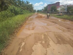 Jalan Rusak Parah!!! Ruas Provinsi Teluk Batang- Melano Lagi-lagi Dikeluhkan Masyarakat