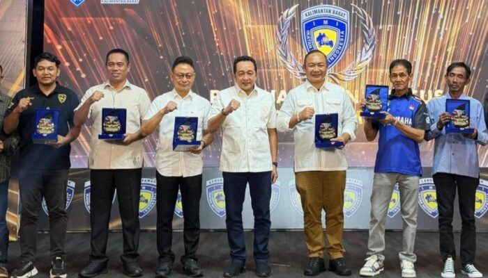 Alexander Wilyo Raih Penghargaan IMI Kalbar Awards 2025