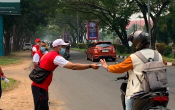 K3 Kubu Raya Bagi Masker ke Pengendara