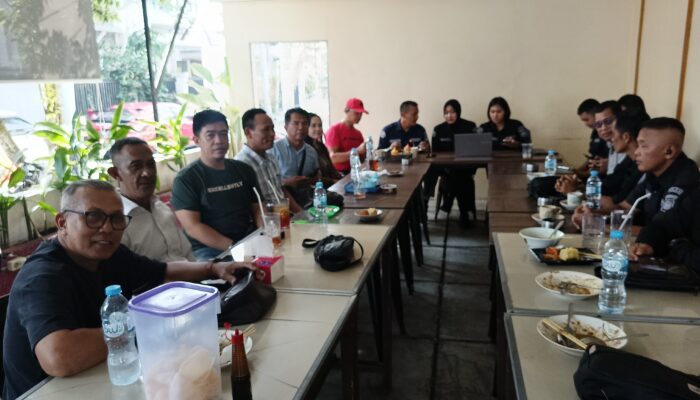 Bidhumas Polda Kalbar  Ngopi Bareng Bersama Awak Media