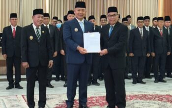 Bupati Ketapang Lantik Kepala Dinas Pendidikan yang Baru